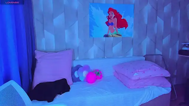 Alanna Pow online show from June 26, 4:07 am