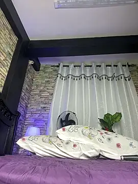 Snapshot of SluttyEll chatting on February 1, 7:45 pm SluttyEll online show from February 1, 7:45 pm