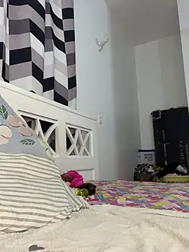 Snapshot of SluttyEll chatting on February 11, 2:11 am SluttyEll online show from February 11, 2:11 am