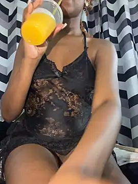 Snapshot of SluttyEll chatting on February 6, 6:48 pm SluttyEll online show from February 6, 6:48 pm