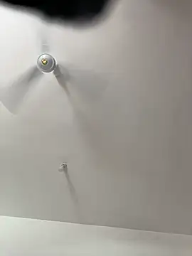 Snapshot of SluttyEll chatting on February 15, 7:42 am SluttyEll online show from February 15, 7:42 am