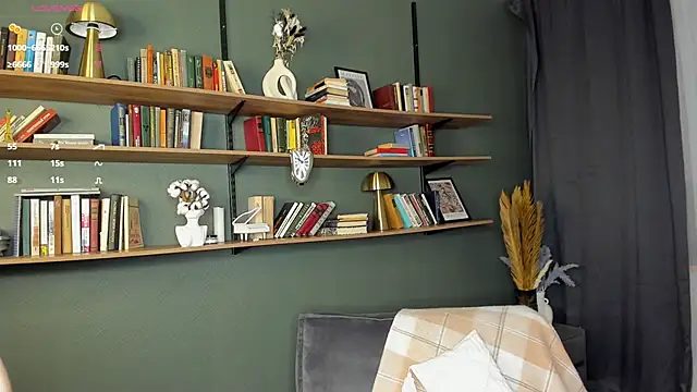 Snapshot of JuliannaLeiding chatting on February 16, 7:12 pm JuliannaLeiding online show from February 16, 7:12 pm