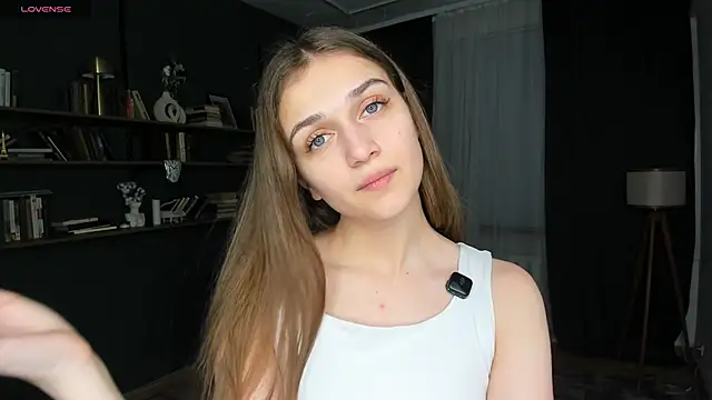 JuliannaLeiding online show from April 3, 7:09 pm