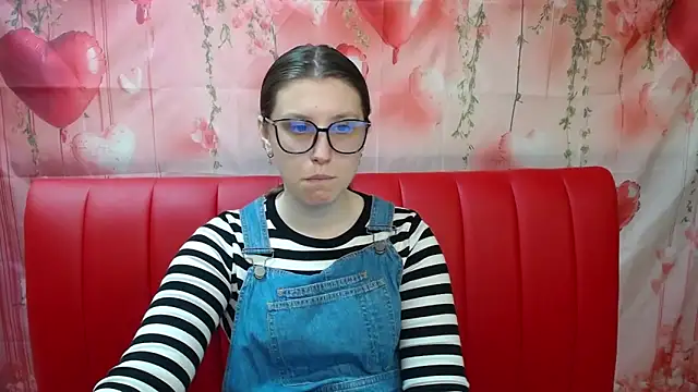 Snapshot of LilianaShine chatting on May 14, 5:15 am LilianaShine online show from May 14, 5:15 am