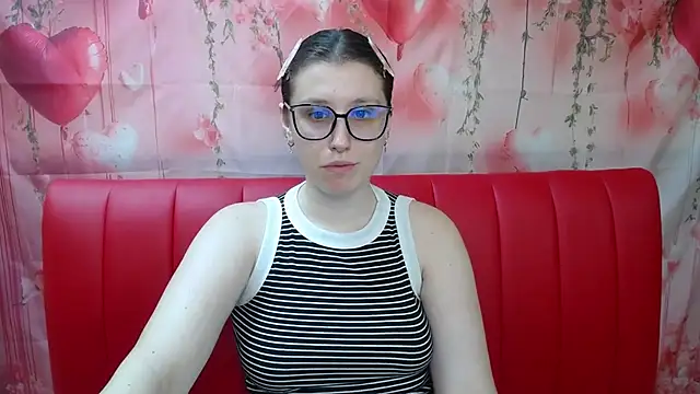 Snapshot of LilianaShine chatting on May 26, 5:16 am LilianaShine online show from May 26, 5:16 am