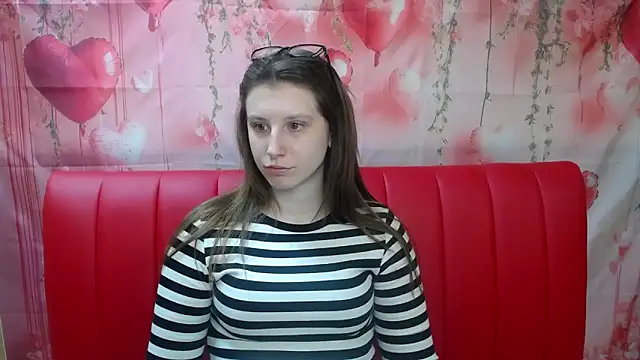 Snapshot of LilianaShine chatting on May 6, 5:11 am LilianaShine online show from May 6, 5:11 am