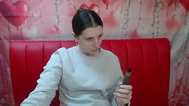 Snapshot of LilianaShine chatting on May 5, 5:10 am LilianaShine online show from May 5, 5:10 am