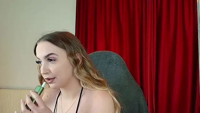 Snapshot of Angel-Kisss chatting on February 14, 5:07 am Angel-Kisss online show from February 14, 5:07 am