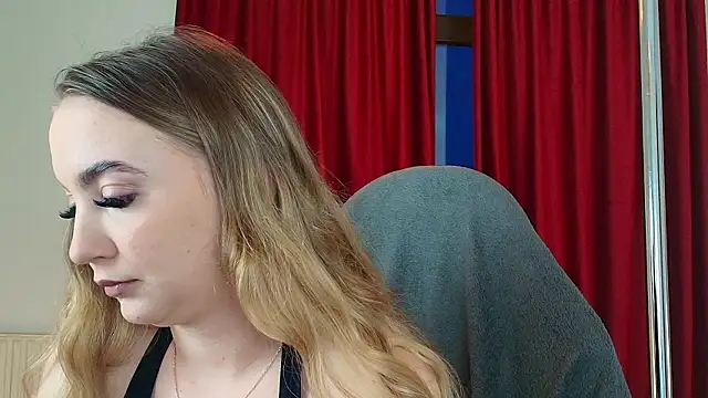 Snapshot of Angel-Kisss chatting on February 9, 5:16 am Angel-Kisss online show from February 9, 5:16 am