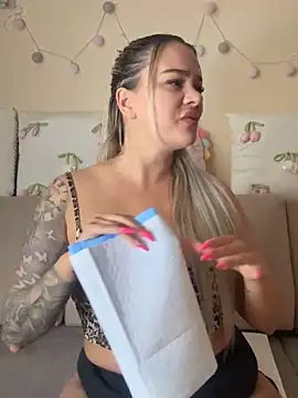 sexybatwomen33 online show from April 22, 6:53 am