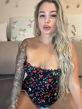 sexybatwomen33 online show from May 12, 6:32 am