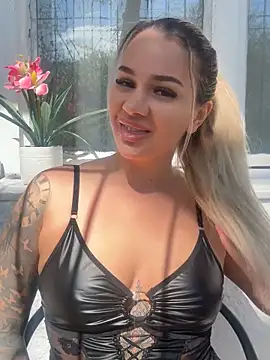 sexybatwomen33 online show from April 8, 11:55 am