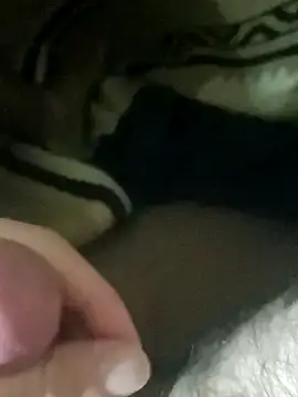 Snapshot of Erkegin001 chatting on February 7, 11:02 pm Erkegin001 online show from February 7, 11:02 pm