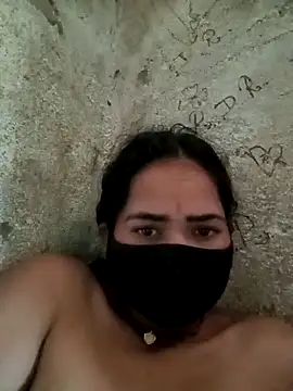 Sunali Bendre online show from April 11, 7:45 am