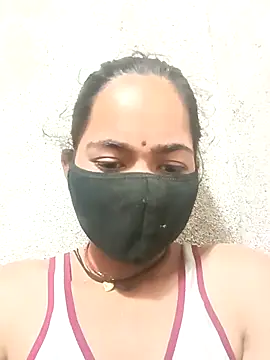 Sunali Bendre online show from April 2, 4:08 am