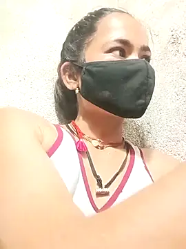 Sunali Bendre online show from April 1, 1:12 pm