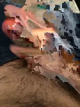 Snapshot of bebou_5555 chatting on February 17, 11:13 pm bebou 5555 online show from February 17, 11:13 pm