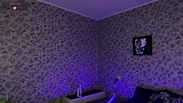 IeshaOsorio online show from March 19, 6:46 am