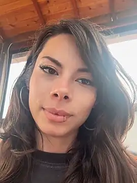 Isalove99 online show from March 18, 6:31 pm