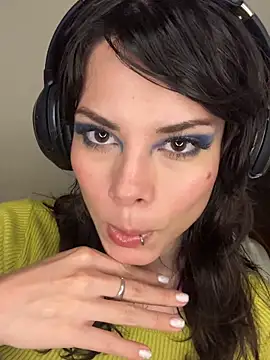 Isalove99 online show from February 9, 5:27 am