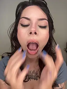 Isalove99 online show from February 25, 1:33 pm