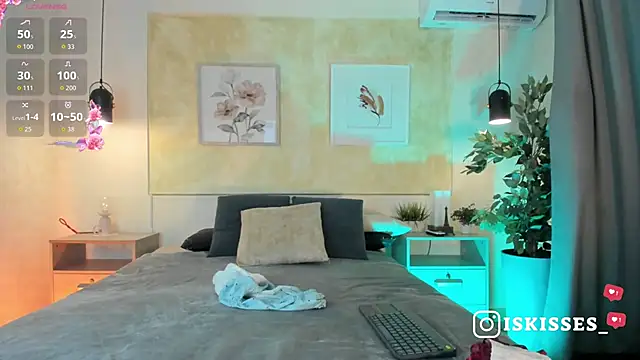 Snapshot of IsabellaSweet__ chatting on July 2, 3:45 am IsabellaSweet online show from July 2, 3:45 am