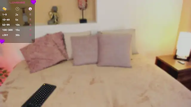 Snapshot of xiomara_cortes chatting on February 6, 7:32 pm xiomara cortes online show from February 6, 7:32 pm