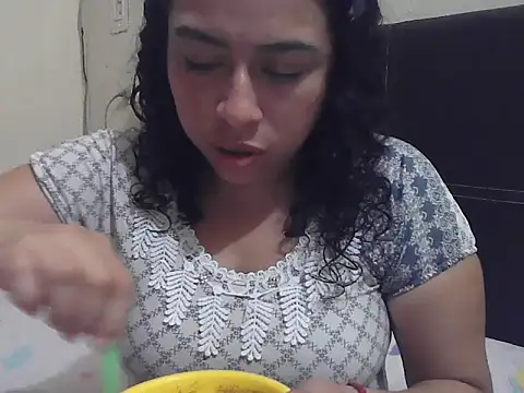 Snapshot of DalilahMx chatting on July 19, 3:37 am DalilahMx online show from July 19, 3:37 am