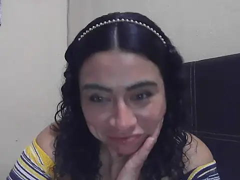 Snapshot of DalilahMx chatting on July 14, 2:05 am DalilahMx online show from July 14, 2:05 am