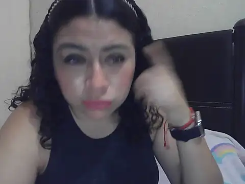 Snapshot of DalilahMx chatting on June 9, 3:35 pm DalilahMx online show from June 9, 3:35 pm