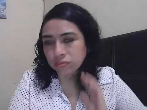 Snapshot of DalilahMx chatting on February 23, 7:47 pm DalilahMx online show from February 23, 7:47 pm