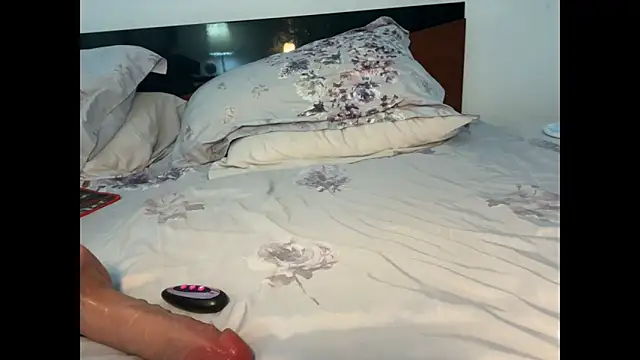 Snapshot of MonyFetish chatting on February 12, 12:49 pm MonyFetish online show from February 12, 12:49 pm