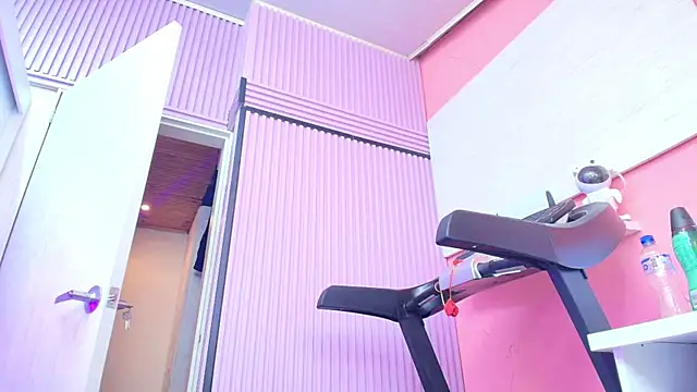 NaomiAmazing01 online show from May 30, 12:17 am