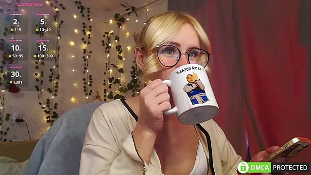 Mia  Jensen online show from February 13, 10:26 am