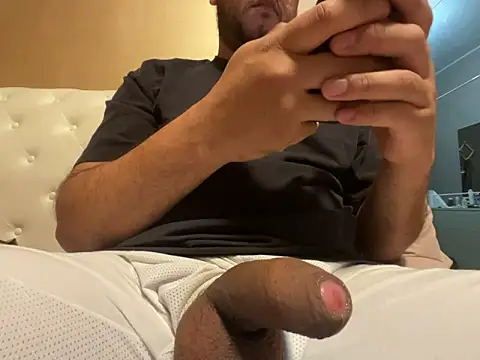 latinocalientehot online show from June 16, 6:41 pm