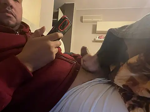 latinocalientehot online show from February 6, 9:11 pm