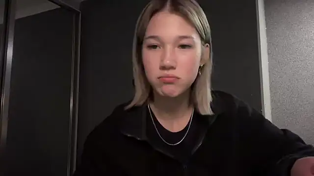 lilXdomiii online show from March 20, 8:32 pm