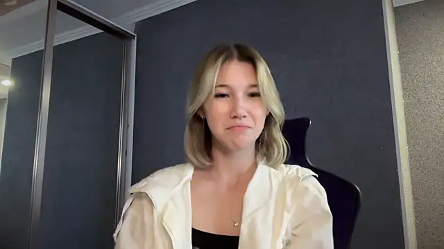 lilXdomiii online show from April 7, 10:39 am