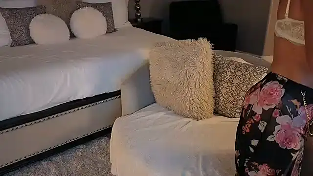 Hot Wife Amber online show from June 12, 5:05 am