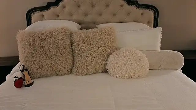 Hot Wife Amber online show from February 8, 12:30 am