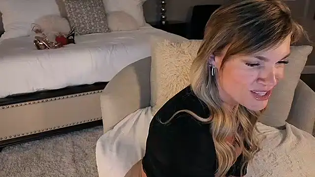 Hot Wife Amber online show from May 13, 3:35 am