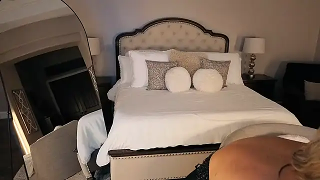 Hot Wife Amber online show from June 22, 5:15 am