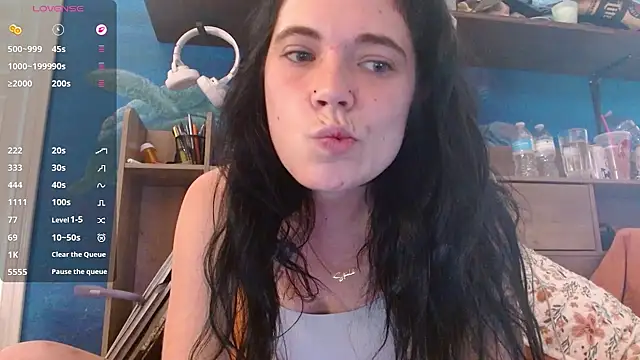 Snapshot of ahungkittykat chatting on May 15, 6:50 pm ahungkittykat online show from May 15, 6:50 pm