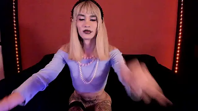 Snapshot of PervertedMissCloe chatting on February 21, 4:36 am PervertedMissCloe online show from February 21, 4:36 am