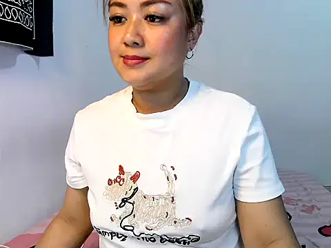 Snapshot of heart5 chatting on March 1, 8:20 pm heart5 online show from March 1, 8:20 pm