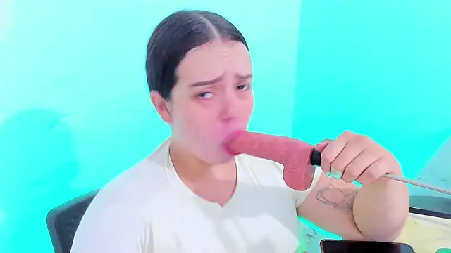 Snapshot of Emely_pregnantt chatting on February 3, 10:37 pm Emely pregnantt online show from February 3, 10:37 pm