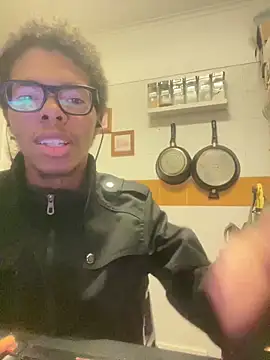 ELPikaPreta online show from February 13, 3:50 am