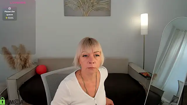 Snapshot of Ann_Annise chatting on June 13, 12:52 am Ann Annise online show from June 13, 12:52 am