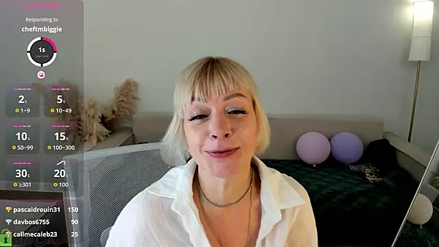 Snapshot of Ann_Annise chatting on July 5, 4:19 am Ann Annise online show from July 5, 4:19 am