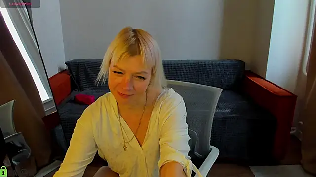 Ann Annise online show from May 30, 1:12 am